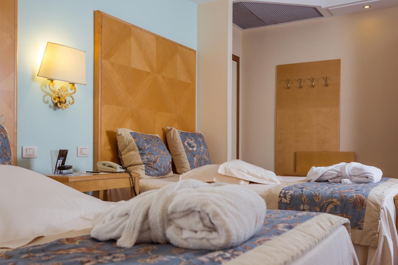Hotel Luna Riccione E Aqua Spa Only Adults +12 מראה חיצוני תמונה